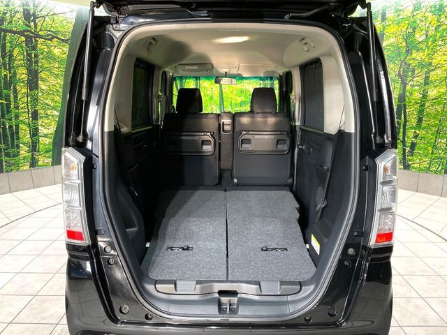 ���i�̂���������ʋ΁A���}���ɏ\���ȉ׎��X�y�[�X���m�ۂ��Ă���܂��B�Z�J���h�V�[�g��|���ƁA�傫�ȉו��̐ύڂ��\�ł���