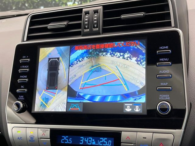 【パノラミックビューモニター】専用のカメラにより、上から見下ろしたような視点で360度クルマの周囲を確認することができます☆死角部分も確認しやすく、狭い場所での切り返しや駐車もスムーズに行えます。