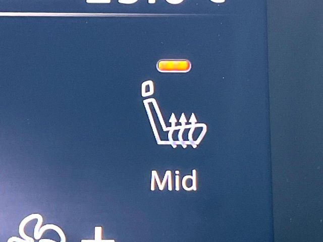 【シートヒーター】寒い日に重宝するシートヒーター!エアコンより早く温まってくれるので寒がりの人も安心ですね♪エアコンの温風は乾燥するから苦手、という方にもをおすすめです。