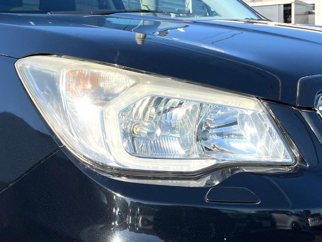 【HIDヘッドライト】非常に明るく前方を照らしてくれるので、悪天候や夜間の走行時も視界良好で安心してお乗りいただけます。