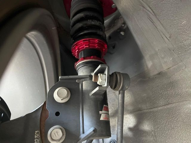 �yBLITZ�ԍ����z�ԍ����Ⴍ�Ȃ�A�X�^�C���b�V���Ȍ����ڂƂȂ��Ă���܂��B�ԗ��̏d�S�������鎖�ŁA���s���̈��萫�����サ�܂���