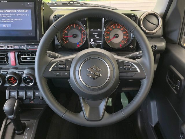 �y�����v�����X�e�A�����O�z�㎿�Ȋv���g�p���邱�ƂŁA��ɂ����������݂ƂĂ��^�]���₷���n���h���ł���