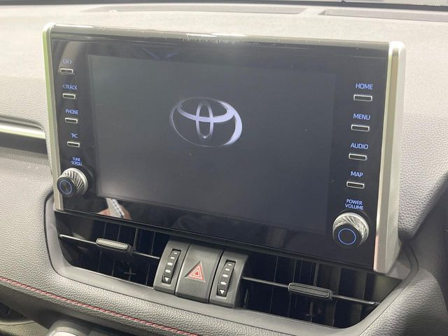 【ナビ機能付きディスプレイオーディオ】ナビ機能搭載の他、お持ちのスマートフォンと連携して、ナビやbluetoothでの音楽再生が可能です♪デザインはもちろん操作性も良好!