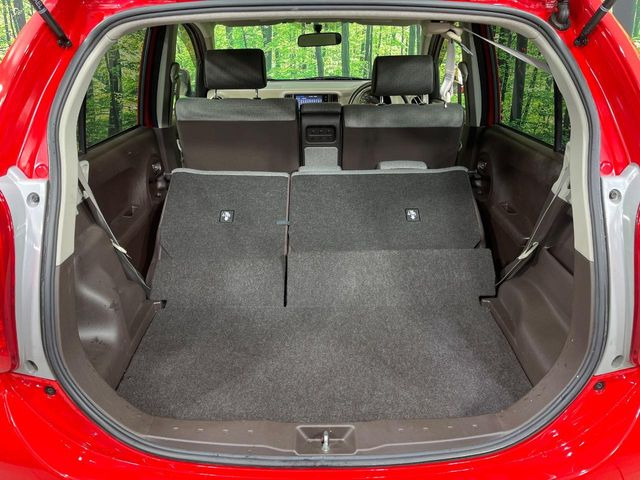 ���i�̂���������ʋ΁A���}���ɏ\���ȉ׎��X�y�[�X���m�ۂ��Ă���܂��B�Z�J���h�V�[�g��|���ƁA�傫�ȉו��̐ύڂ��\�ł���