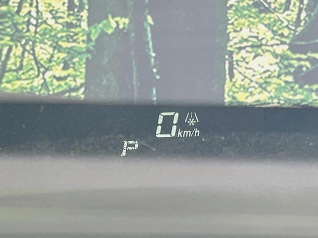 �y�J���[�w�b�h�A�b�v�f�B�X�v���C�z���݂̑��x�⑖�s�����f�W�^���\���ŉ^�]�ȑO���̃K���X�ɓ��e!�J���[�t���Ŏ��F���������A�^�]���ڐ������炳���K�v�ȏ����m�F�ł���̂łƂ��Ă��֗��ň��S!