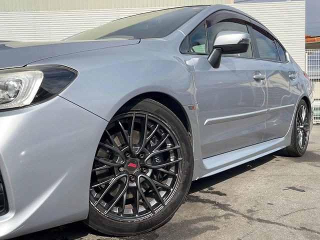 �y�O���[�h��p����18�C���`�A���~�z�C�[���z�f�U�C�����̍��������A���~�z�C�[���𑕒����Ă���܂��B�e��ЊO�A���~�z�C�[����A�X�^�b�h���X�^�C�����戵�����Ă���܂��B���񂲑��k����������