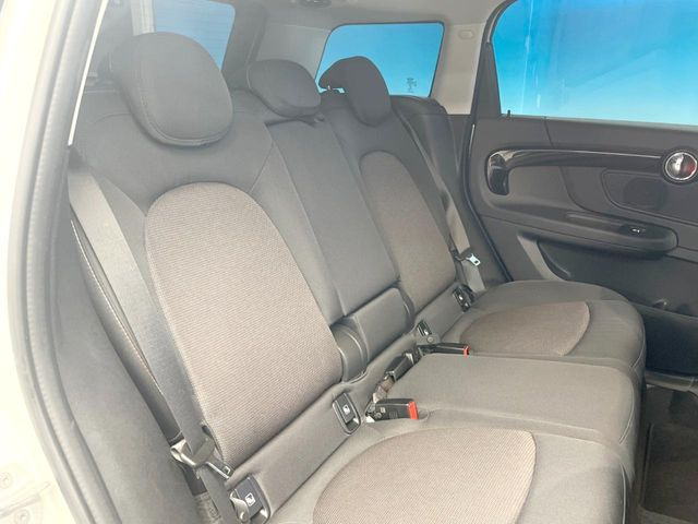 ●後部座席も気になるようなキズ・汚れやへたり等、大きなダメージはなく、良好な状態です。