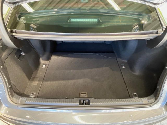 ���i�̂���������ʋ΁A���}���ɏ\���ȉ׎��X�y�[�X���m�ۂ��Ă���܂��B