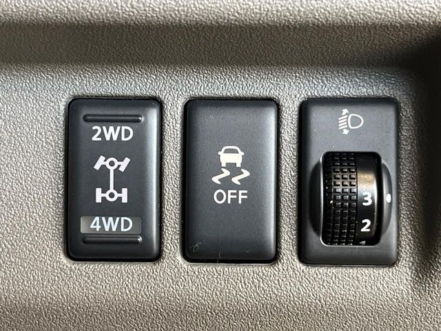 �y������h�~���u�z�ԗ��̉���������m����ƁA�����I�Ɏԗ��̐i�s������ۂ悤�Ɏԗ��𐧌䂵�܂��B�J�̓��ȂǊ���₷���H�ʏ󋵂ł����S�ȉ^�]���\�ł��B