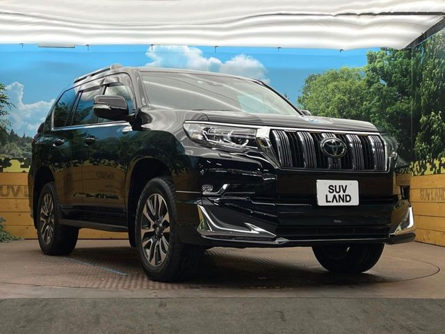 高透明度のガラス皮膜で撥水はもちろん、上質なツヤ・光沢を実現。紫外線や酸性雨から大切な愛車を保護し、色あせ・劣化を防止。「弾スプラッシュコート」、「弾プリミッサコート」からお選びいただけます。