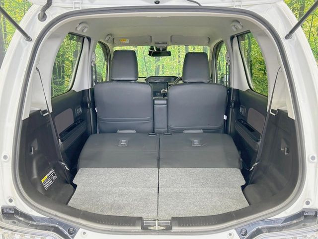 ���i�̂���������ʋ΁A���}���ɏ\���ȉ׎��X�y�[�X���m�ۂ��Ă���܂��B�Z�J���h�V�[�g��|���ƁA�傫�ȉו��̐ύڂ��\�ł���