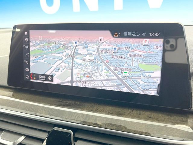 �������i�r:��̊��̂���i�r�́A����������ԓ������o���Ă���܂��BBluetooth�Đ��ȂǃI�[�f�B�I�@�\���[�����Ă���܂��̂ŁA�^�]�����y���߂܂���