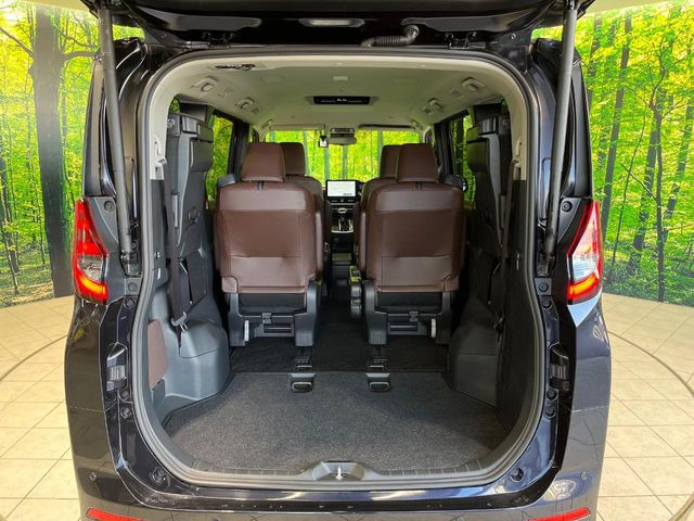 ���i�̂���������ʋ΁A���}���ɏ\���ȉ׎��X�y�[�X���m�ۂ��Ă���܂��B�Z�J���h�V�[�g��|���ƁA�傫�ȉו��̐ύڂ��\�ł���