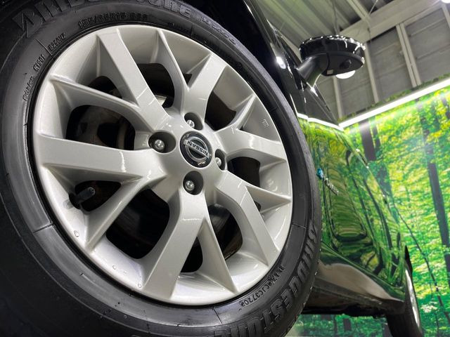 【純正アルミホイール】外観にマッチした純正アルミホイールを装着しております。各種社外アルミホイールや、スタッドレスタイヤも取扱いしております。是非ご相談ください♪