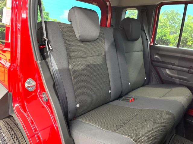 ���i���ȃI���W�i���t���A�}�b�g���I�v�V�����ɂĂ��p�ӂ��Ă���܂��B���D���ȃf�U�C����J���[�����Ԃɍ��킹�đI��ł����������Ƃ��ł��܂���