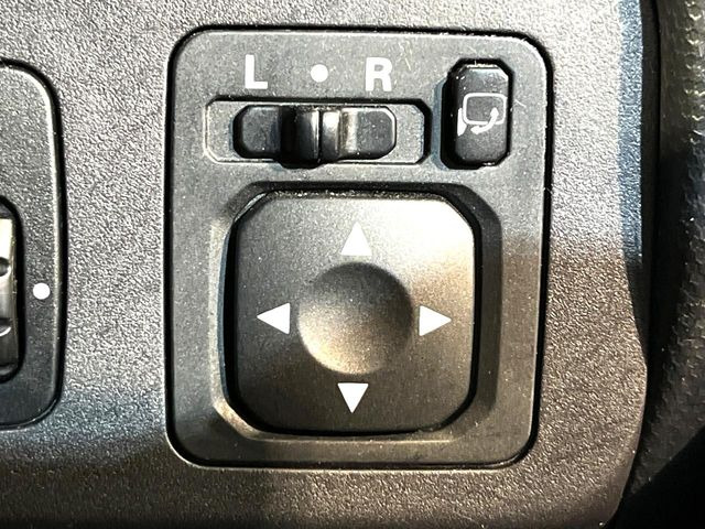 �y�d���i�[�~���[�z�T�C�h�~���[�͓d���i�[���ƂȂ��Ă���A�������ԏ�ł��L�Y�������X�N��}�����܂��B