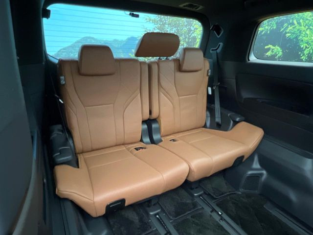 3列目シートはもちろん状態良好☆大人でもゆったりと座って頂けますので、大人数でのお出かけもラクラクです♪ご家族で、気の知れた仲間で、ドライブに行くのが楽しみですね♪