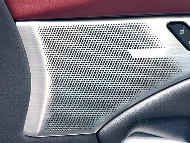 �yBOSE�T�E���h�V�X�e���z���[�J�[�I�v�V�����̍��i�ʃT�E���h�V�X�e���𓋍ځB��p�̃`���[�j���O���{���ꂽ�召�l�X�ȃX�s�[�J�[����ǎ��ȃT�E���h���t�ł��A�Տꊴ���ӂ�鉹����Ԃ����o���܂��B