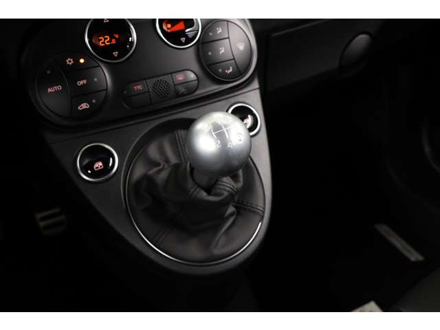 5MT�}�j���A���g�����X�~�b�V�������ڂŁA�h���C�o�[�̈ӎu�ǂ���ɑ���y�����𑶕��ɑ̊��\�B���銽�т𒼊��I�ɖ��킦����ł��B