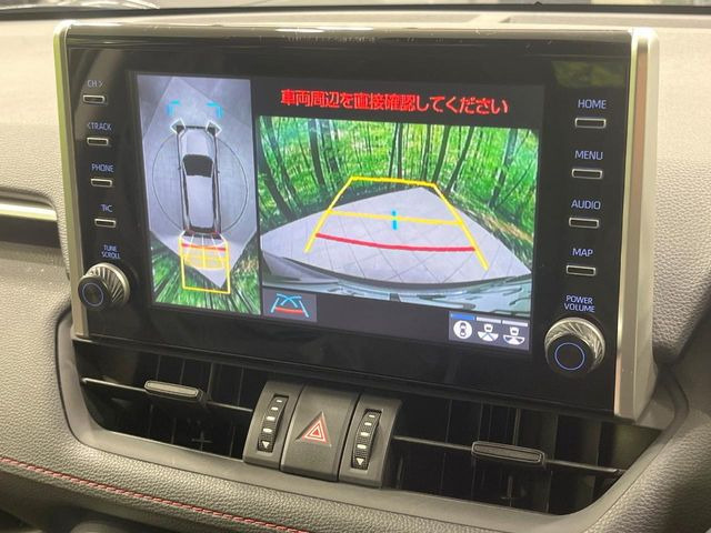 【パノラミックビューモニター】専用のカメラにより、上から見下ろしたような視点で360度クルマの周囲を確認することができます☆死角部分も確認しやすく、狭い場所での切り返しや駐車もスムーズに行えます。