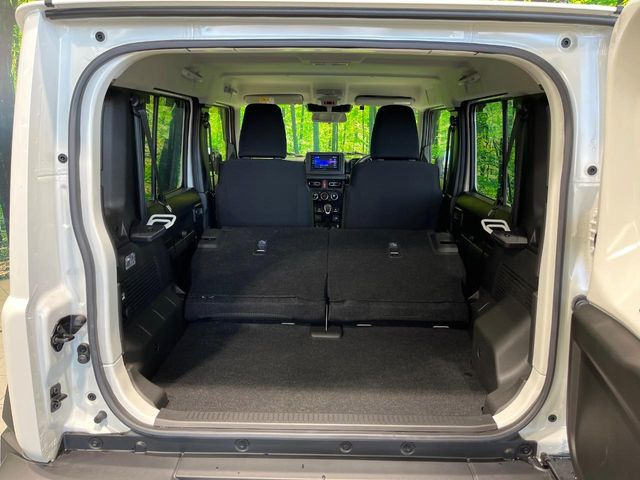 ���i�̂���������ʋ΁A���}���ɏ\���ȉ׎��X�y�[�X���m�ۂ��Ă���܂��B�Z�J���h�V�[�g��|���ƁA�傫�ȉו��̐ύڂ��\�ł���