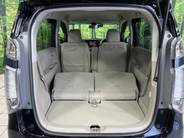 ���i�̂���������ʋ΁A���}���ɏ\���ȉ׎��X�y�[�X���m�ۂ��Ă���܂��B�Z�J���h�V�[�g��|���ƁA�傫�ȉו��̐ύڂ��\�ł���