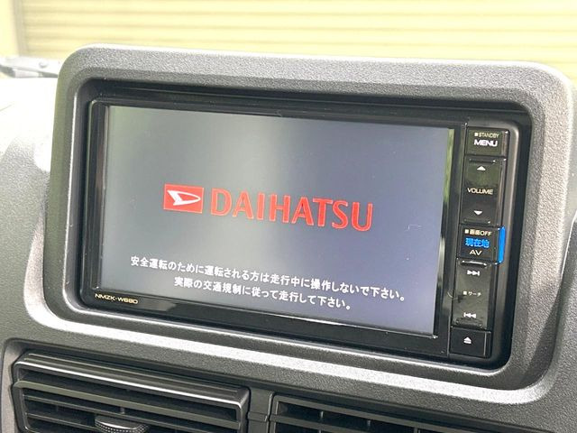 �y�����i�r�z�l�C�̏����i�r�𑕔����Ă���܂��B�i�r�̎g���₷���͂������A�I�[�f�B�I�@�\���[��!�L�����v�◷�s�͂������A�ʋ΂┃�����ȂǕ��i�̃h���C�u���y�����Ȃ�͂���