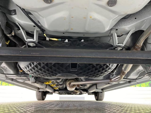 ��D�]�𒸂��Ă���܂��{�f�B�̒e�X�v���b�V���R�[�g���D�]��t���B�ʏ�̃K���X�R�[�g�ƈقȂ�A�ϋv�N��6�N�̖��@���K���X�R�[�e�B���O���A�{�f�B���L���C�ȏ�Ԃɕۂ��Ă���܂��B