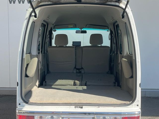 ���i�̂���������ʋ΁A���}���ɏ\���ȉ׎��X�y�[�X���m�ۂ��Ă���܂��B�Z�J���h�V�[�g��|���ƁA�傫�ȉו��̐ύڂ��\�ł���