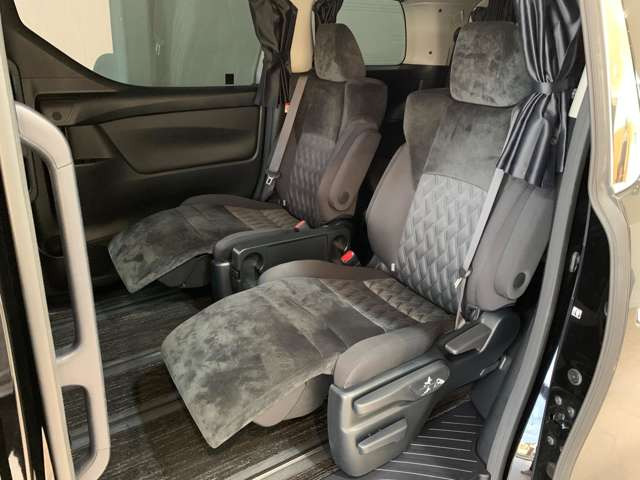 人気のキャプテンシート!オットマン(足置き)付き!!