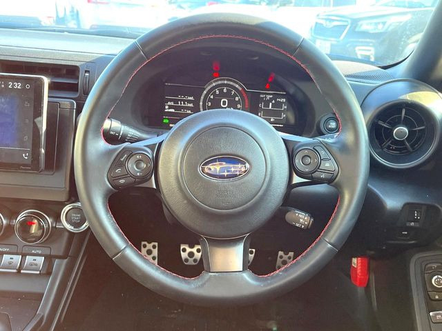 �y�����v�����X�e�A�����O�z�㎿�Ȋv���g�p���邱�ƂŁA��ɂ����������݂ƂĂ��^�]���₷���n���h���ł���