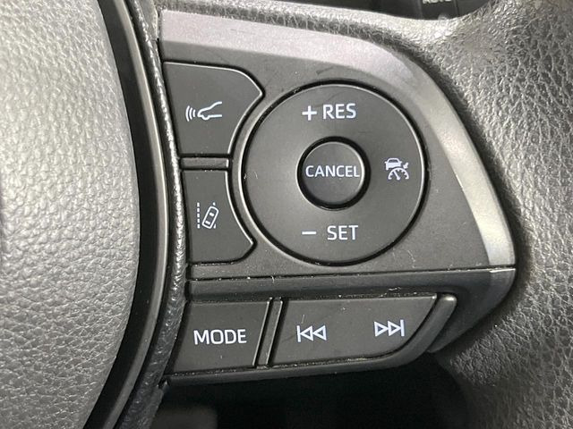 【レーダークルーズコントロール】高速道路での長距離走行が楽に!!自動で速度を保つクルーズコントロールが、衝突軽減システムと連携し、前方の車両を感知して車間を保つように速度調節してくれます!!