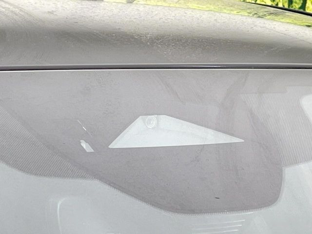 �yi-ACTIVESENSE�z���s���ɑO���̎ԗ�����F�����A�Փ˂������Ȏ��͌x��ƃu���[�L�ŏՓˉ���Ɣ�Q�y�����A�V�X�g�B�����S�Ƀh���C�u�����y���݂��������܂��B