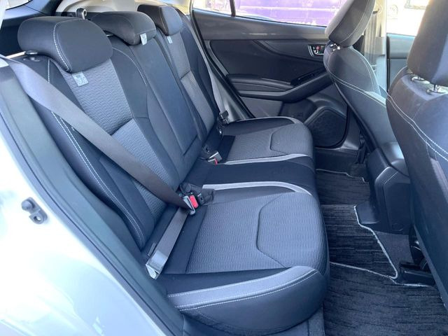 後部座席も気になるようなキズ・汚れやへたり等、大きなダメージはなく、良好な状態です。