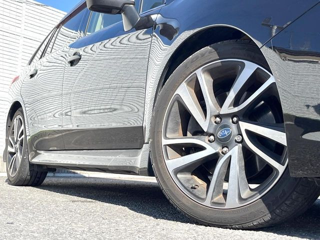 �y����18�C���`�A���~�z�C�[���z�O�ςɃ}�b�`���������A���~�z�C�[���𑕒����Ă���܂��B�e��ЊO�A���~�z�C�[����A�X�^�b�h���X�^�C�����戵�����Ă���܂��B���񂲑��k����������