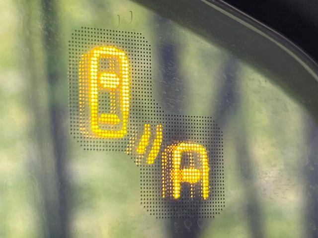 �y�u���C���h�X�|�b�g���j�^�����O�z���s���A�h�A�~���[�̎��p�ɂȂ�₷���ӏ��Ɍ㑱�Ԃ��ڋ߂���ƃT�C�h�~���[�t�߂Ɍx����\���A�h���C�o�[�ɒ��ӊ��N�����Ă���܂��B