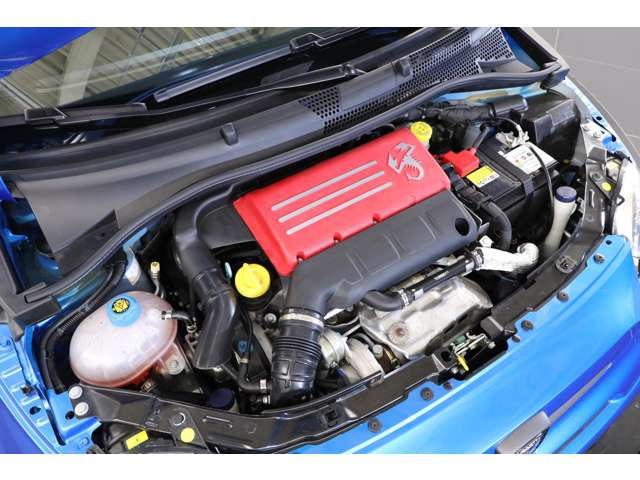 1.4L����4�C��DOHC�^�[�{�G���W�����ځB�o��180ps�A�g���N23.5kgm�����ݏo���y���ŗ͋���������A�D��ɂ��y���݂��������܂��B