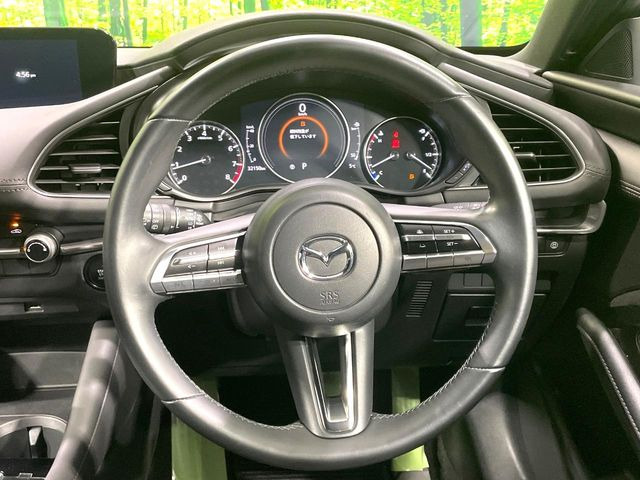 �y�����v�����X�e�A�����O�z�㎿�Ȋv���g�p���邱�ƂŁA��ɂ����������݂ƂĂ��^�]���₷���n���h���ł���