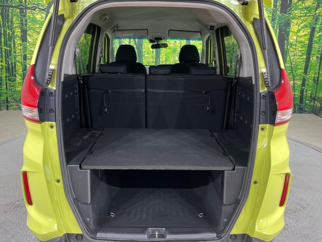 ���i�̂���������ʋ΁A���}���ɏ\���ȉ׎��X�y�[�X���m�ۂ��Ă���܂��B�Z�J���h�V�[�g��|���ƁA�傫�ȉו��̐ύڂ��\�ł���