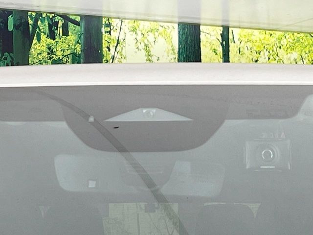 �yi-ACTIVESENSE�z���s���ɑO���̎ԗ�����F�����A�Փ˂������Ȏ��͌x��ƃu���[�L�ŏՓˉ���Ɣ�Q�y�����A�V�X�g�B�����S�Ƀh���C�u�����y���݂��������܂��B