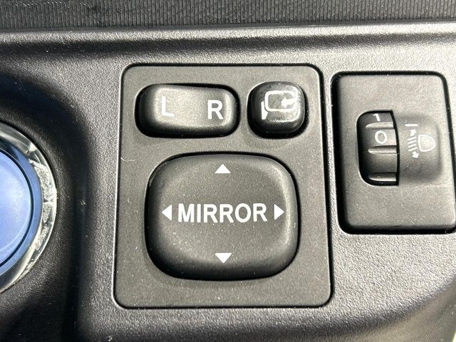 �y�d���i�[�~���[�z�T�C�h�~���[�͓d���i�[���ƂȂ��Ă���A�������ԏ�ł��L�Y�������X�N��}�����܂��B