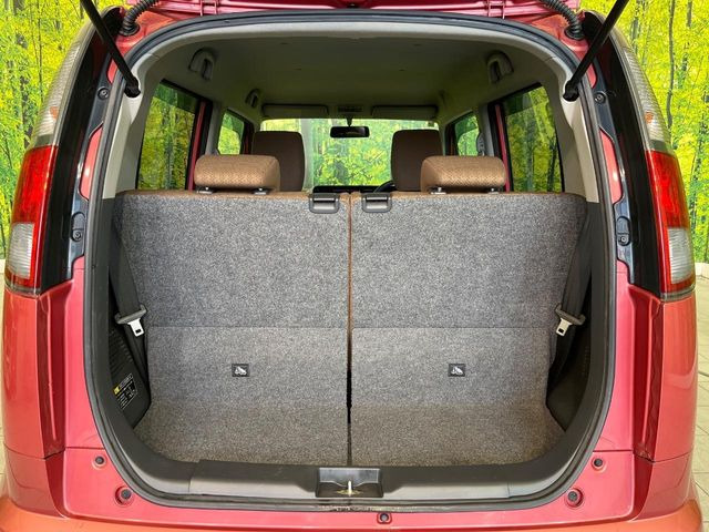 ���i�̂���������ʋ΁A���}���ɏ\���ȉ׎��X�y�[�X���m�ۂ��Ă���܂��B�Z�J���h�V�[�g��|���ƁA�傫�ȉו��̐ύڂ��\�ł���