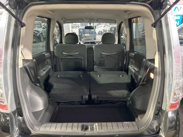 ���i�̂���������ʋ΁A���}���ɏ\���ȉ׎��X�y�[�X���m�ۂ��Ă���܂��B�Z�J���h�V�[�g��|���ƁA�傫�ȉו��̐ύڂ��\�ł���