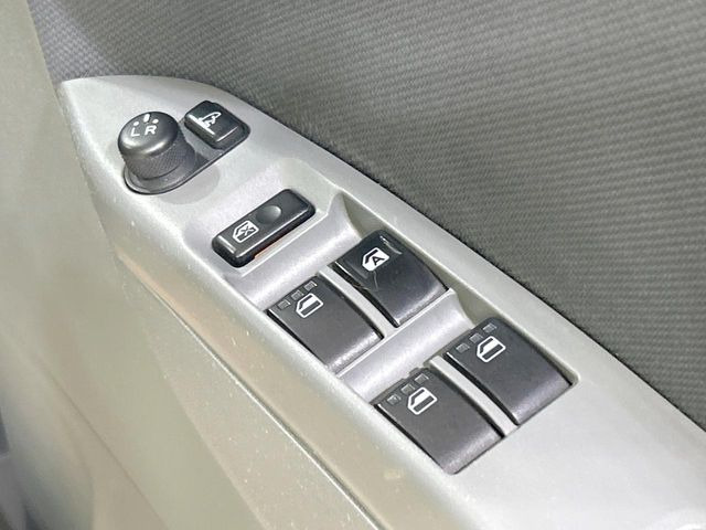 �y�d���i�[�~���[�z�T�C�h�~���[�͓d���i�[���ƂȂ��Ă���A�������ԏ�ł��L�Y�������X�N��}�����܂��B