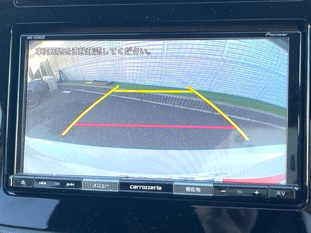 【バックカメラ】駐車時に後方がリアルタイム映像で確認できます。大型商業施設や立体駐車場での駐車時や、夜間のバック時に大活躍!運転スキルに関わらず、今や必須となった装備のひとつです!