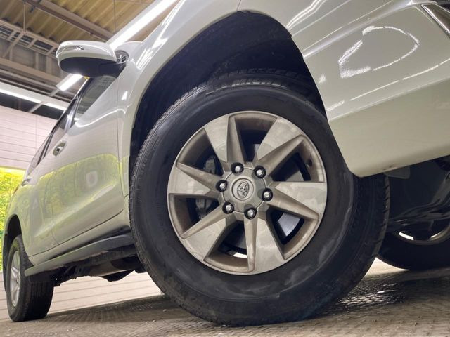 �y����17�C���`�A���~�z�C�[���z�O�ςɃ}�b�`���������A���~�z�C�[���𑕒����Ă���܂��B�e��ЊO�A���~�z�C�[����A�X�^�b�h���X�^�C�����戵�����Ă���܂��B���񂲑��k����������