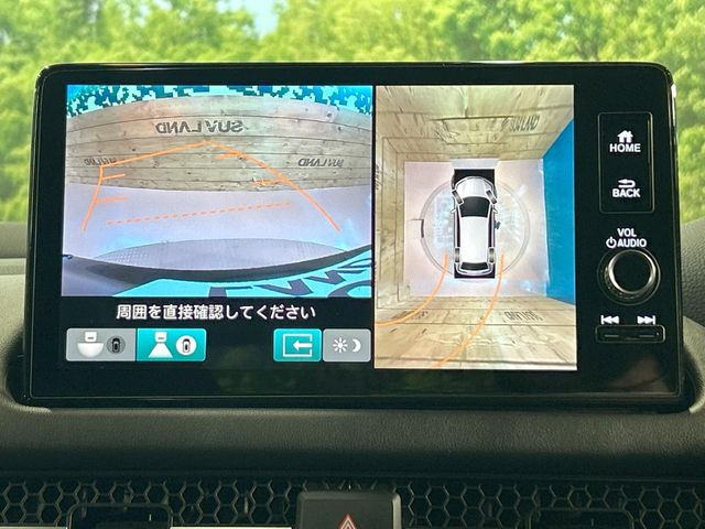 【マルチビューカメラシステム】専用のカメラにより、上から見下ろしたような視点で360度クルマの周囲を確認することができます☆死角部分も確認しやすく、狭い場所での切り返しや駐車もスムーズに行えます。