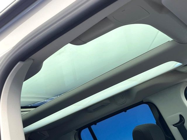 ���p�m���}�~�b�N�K���X���[�t:�唗�͂̃p�m���}���[�t�́A�㕔���Ȃɂ܂ő����Ă���A�J���I�ȋ�Ԃ����y���݂��������܂��B