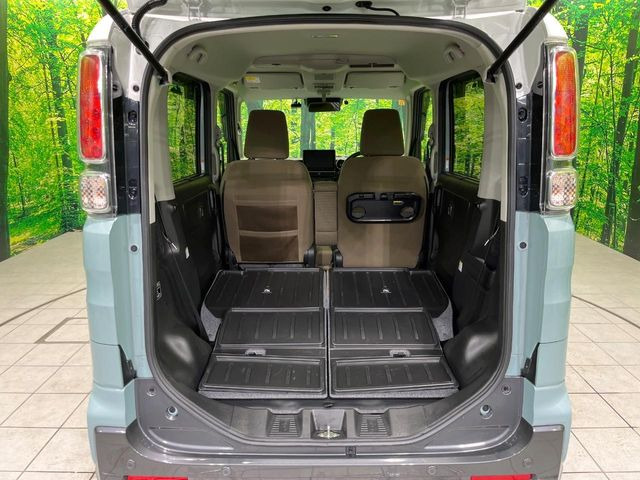 ���i�̂���������ʋ΁A���}���ɏ\���ȉ׎��X�y�[�X���m�ۂ��Ă���܂��B�Z�J���h�V�[�g��|���ƁA�傫�ȉו��̐ύڂ��\�ł���