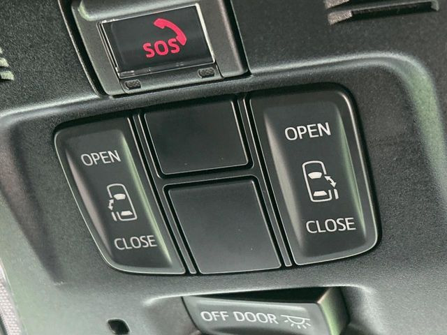 【両側パワースライドドア】スマートキーや運転席のスイッチで後席両側スライドドアの開閉が可能♪電動だから力を入れてドアを開ける必要が無く、小さなお子様でも簡単に開け閉めでき快適です♪